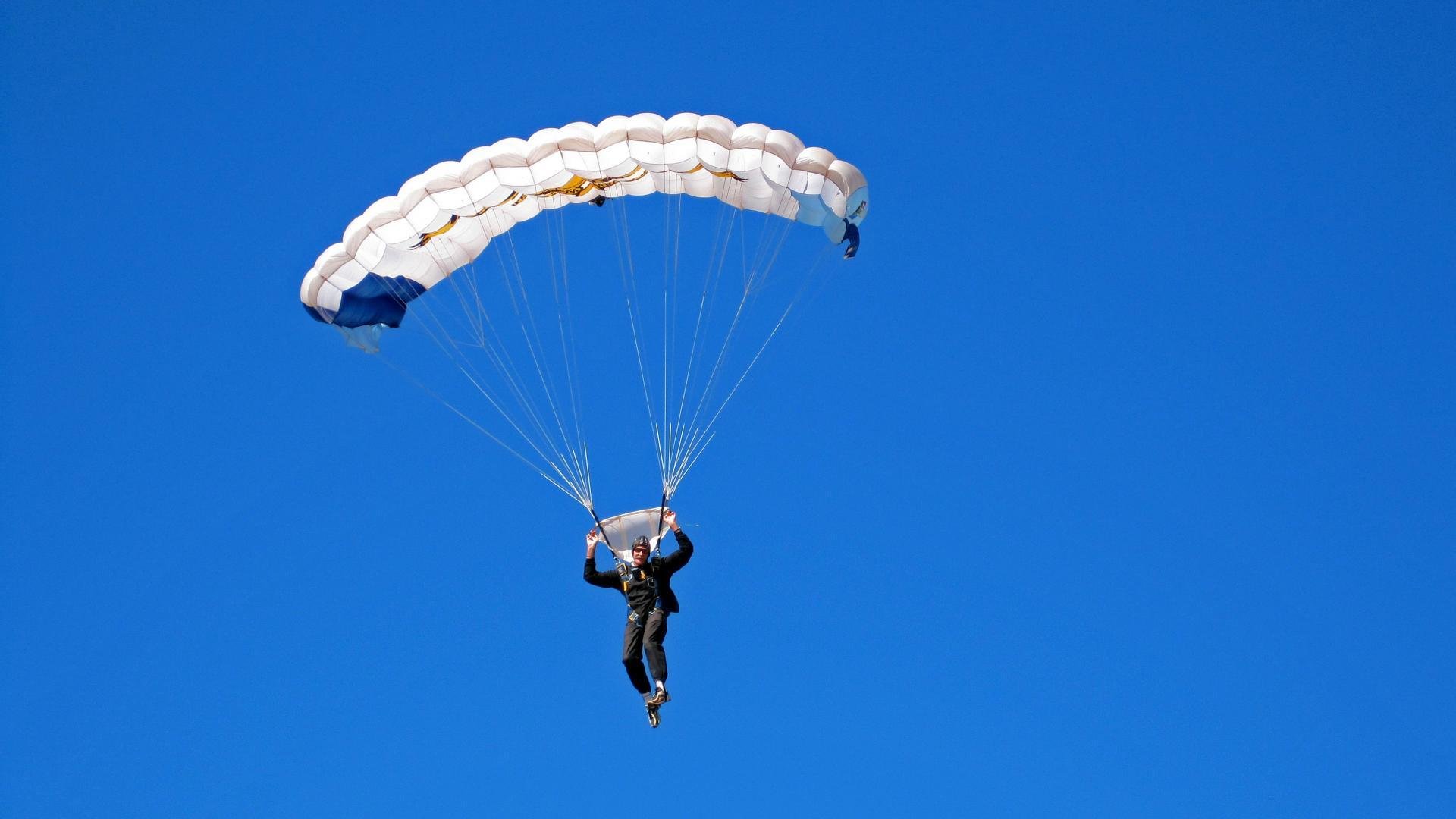 开云·Kaiyun网页版-【雪国操作】瑞士换人滑雪板上场，全场尖叫，瑞士滑雪名将