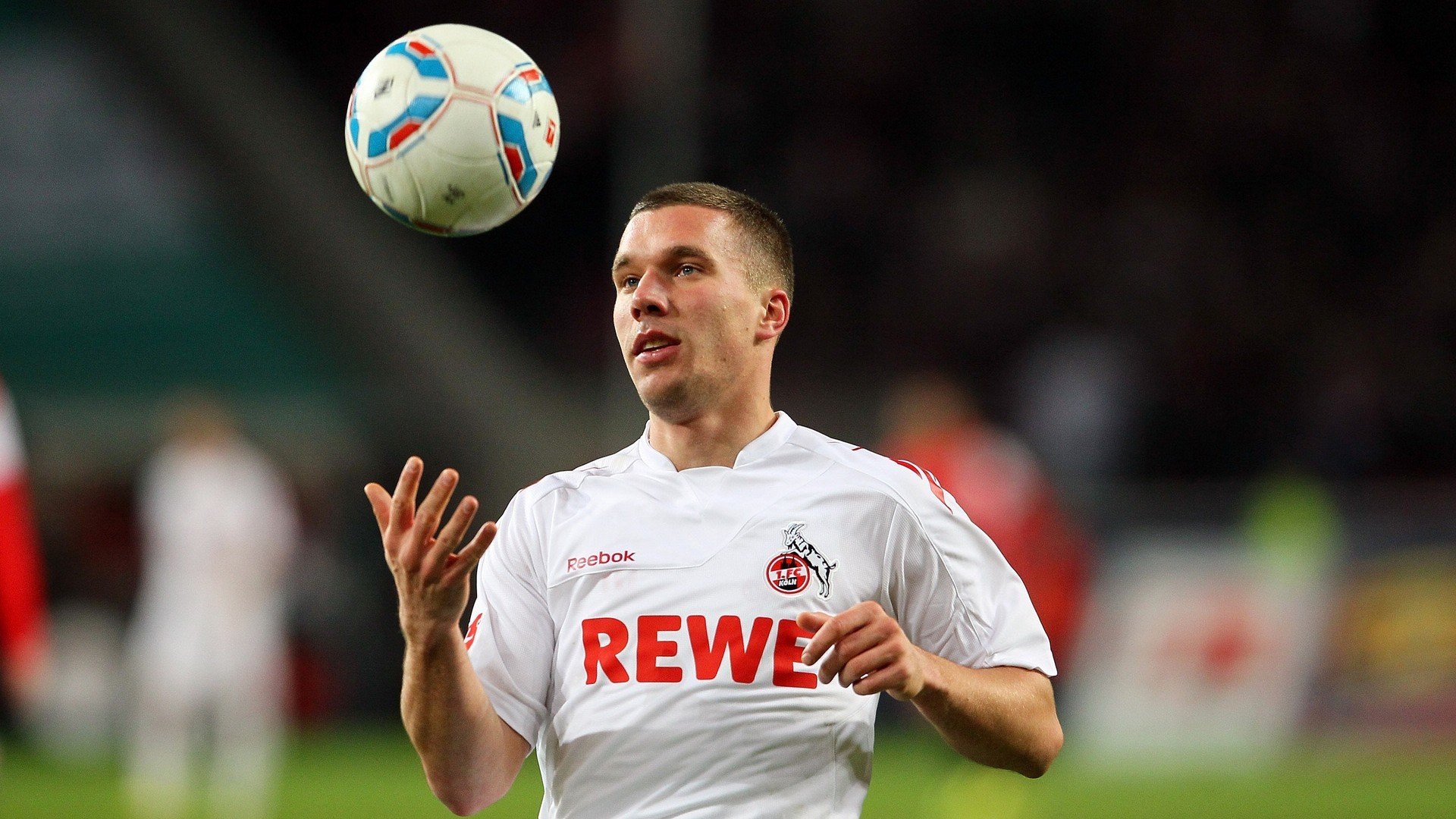 【雪国操作】瑞士换人滑雪板上场,全场尖叫,瑞士滑雪名将